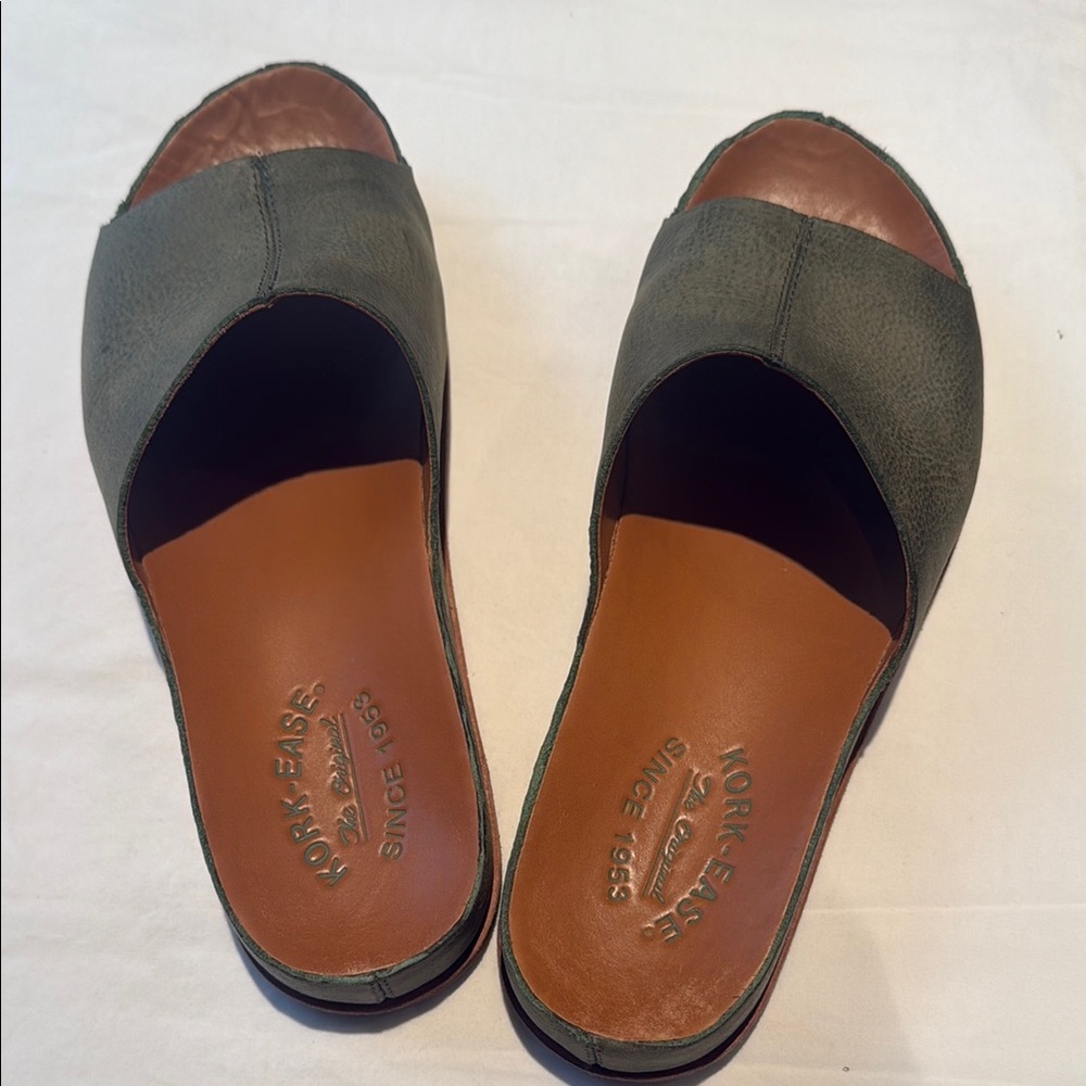 Kork-Ease Tutsi sandal in olive green--Size 8